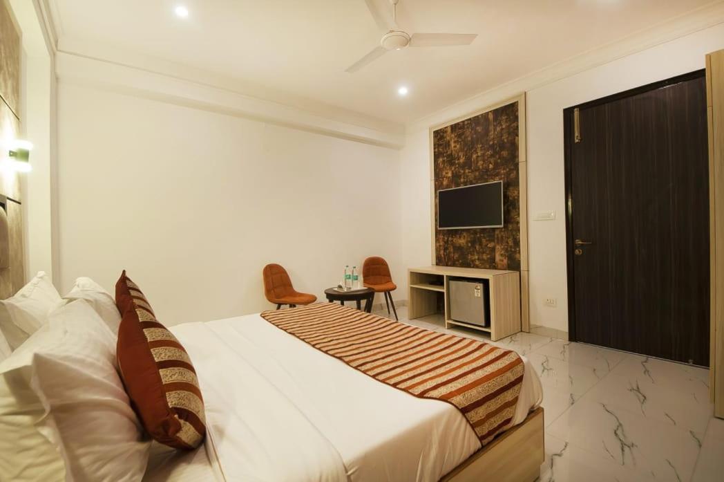 Hotel Almora Near Delhi Airport Nueva Delhi Exterior foto