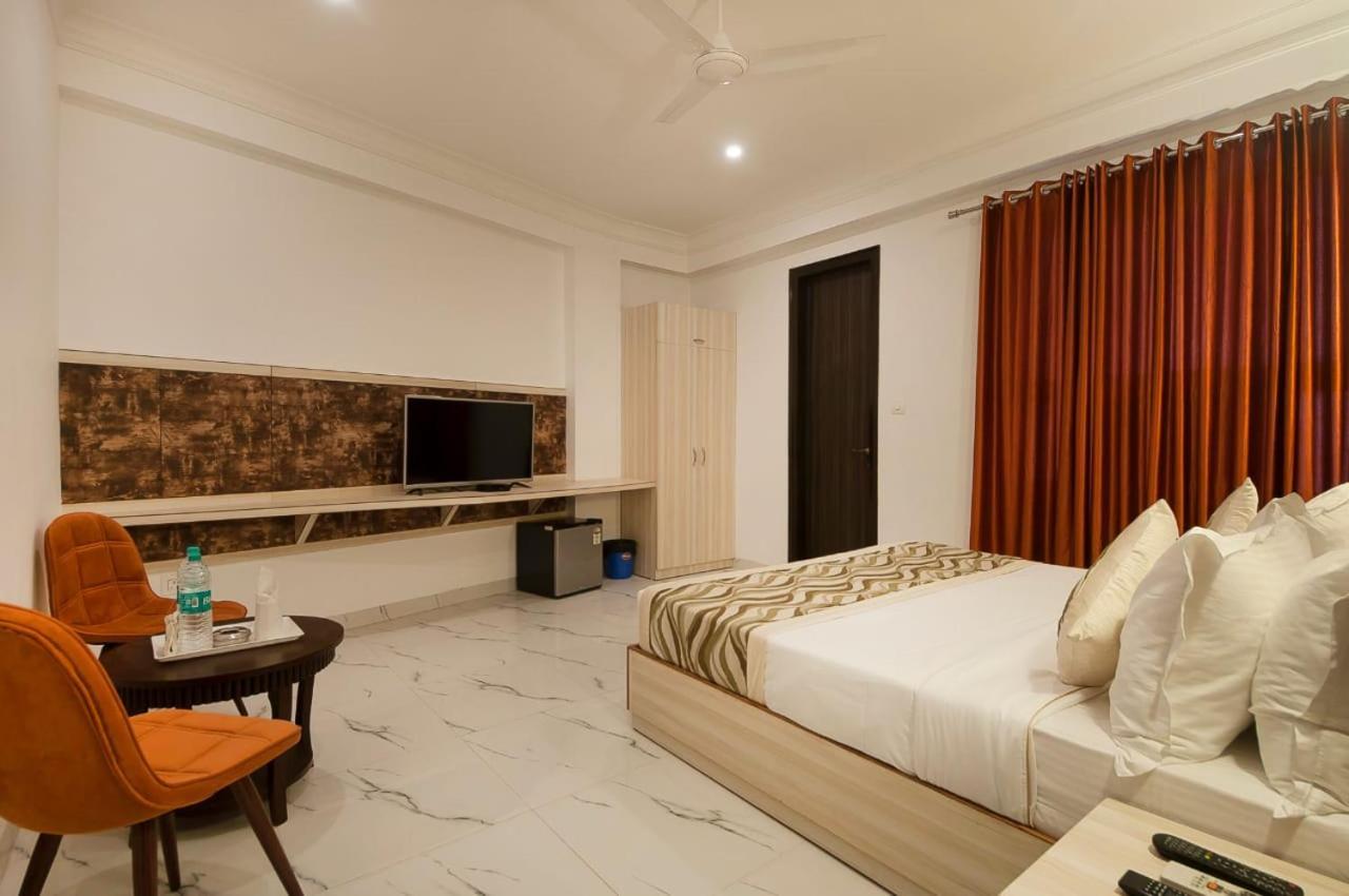 Hotel Almora Near Delhi Airport Nueva Delhi Exterior foto